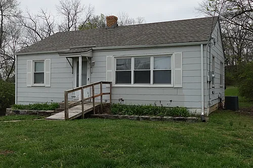 6608 NW Prairie View Rd Photo 1