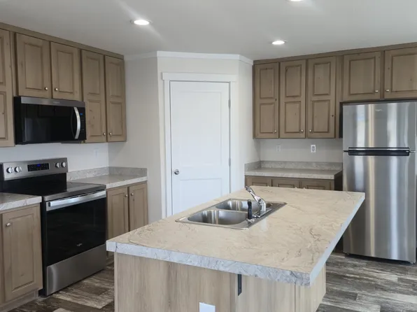 7995 Cheyenne Trl, Silver Springs, NV 89429