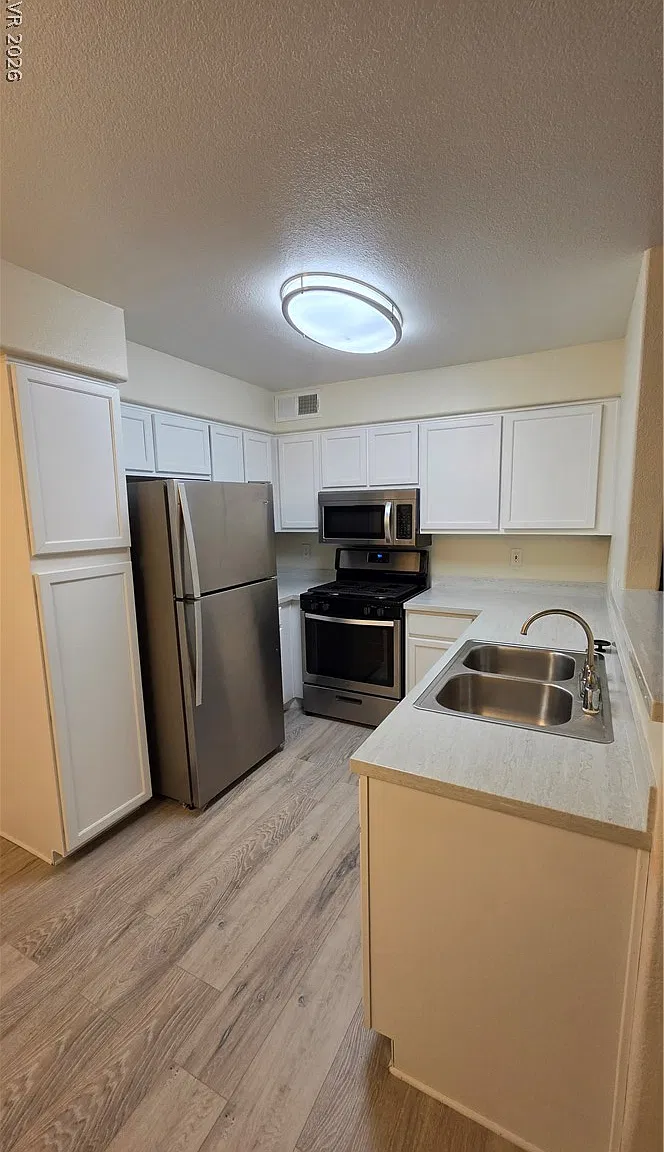 3 bed, 2.0 bath, 1190 sqft, $1,475 — Photo 3