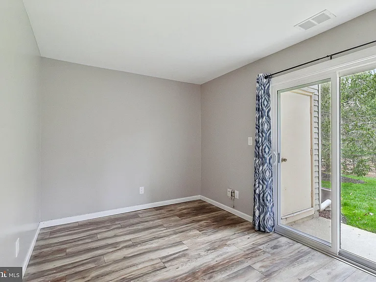 165 Wyndham Pl — Photo 14