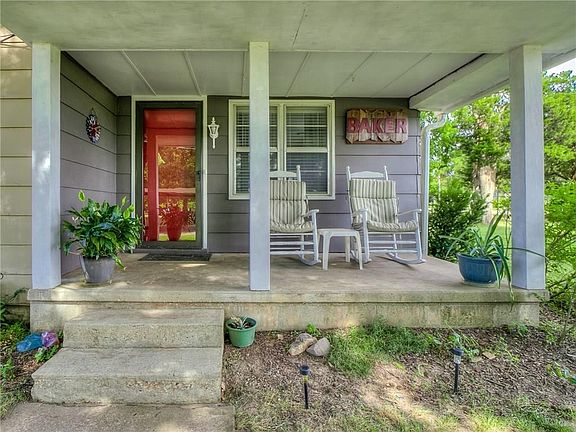 3rd image of 902 W Rose Dr
