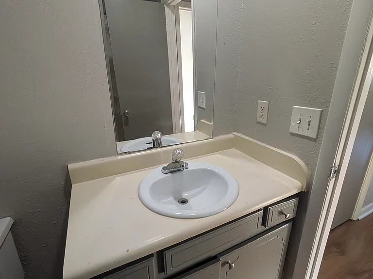 Torrance Apartment — Photo 18