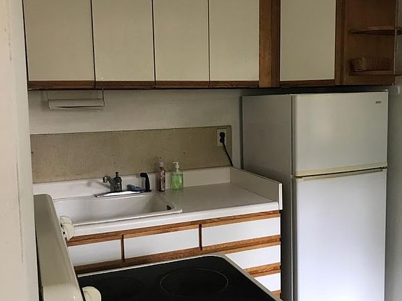 5th image of 37 Woodsedge Ave