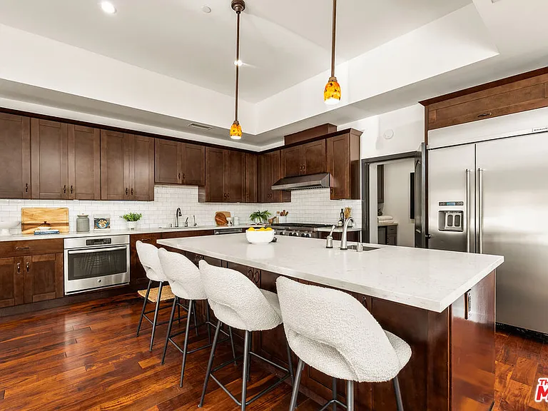 8836 Wonderland Ave — Photo 10