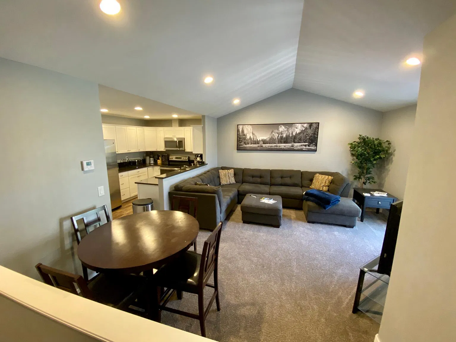 335 La Valle Strada — Photo 2