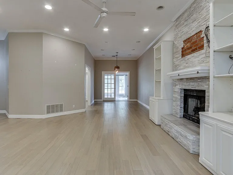 2701 Shady Tree Ln — Photo 4