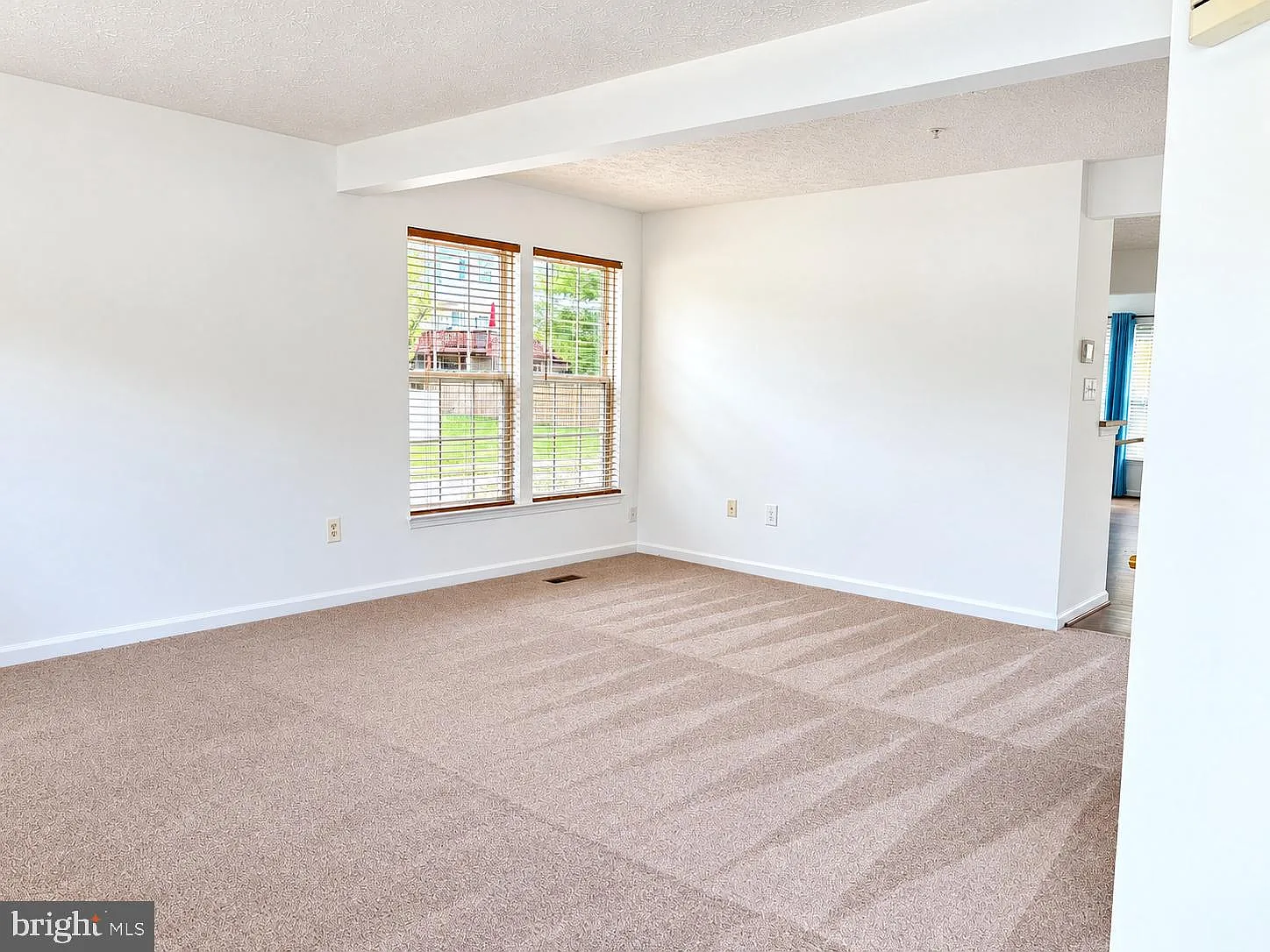 3 bed, 4.0 bath, 2074 sqft, $3,100 — Photo 4