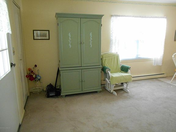 5th image of 876A Balmoral Ct