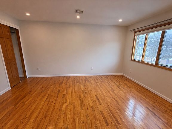 3rd image of 53 Selkirk St Floor 2