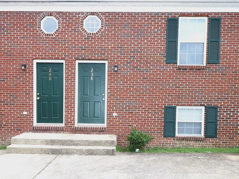 238 Lakeview Dr — Photo 1
