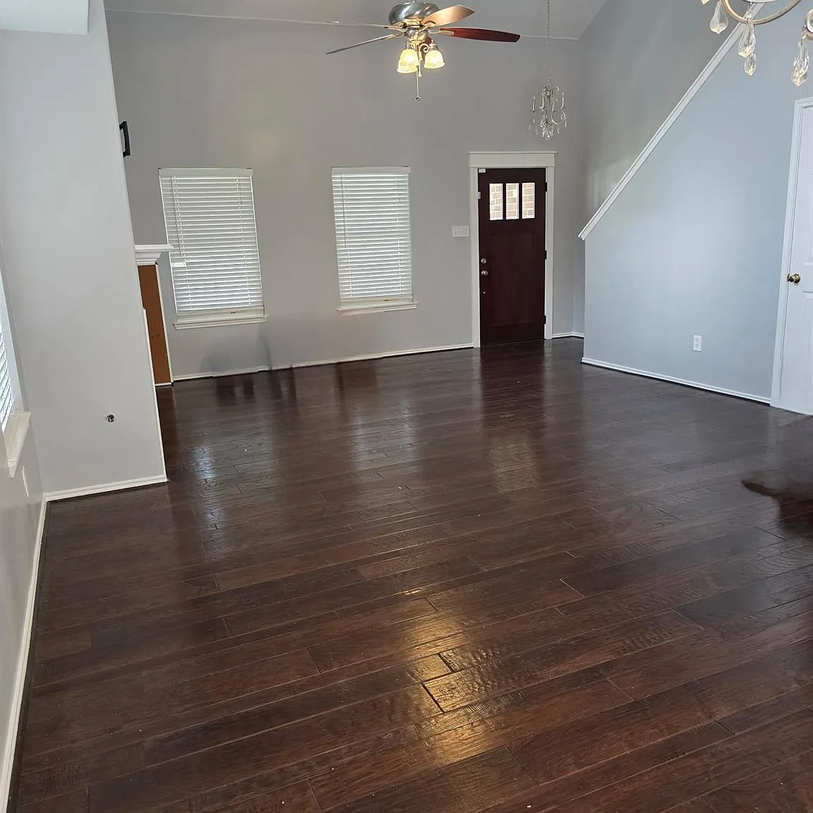 3 bed, 2.5 bath, 1729 sqft, $2,400 — Photo 2