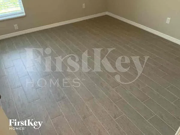 4 bed, 2.0 bath, 1614 sqft, $2,175 — Photo 4