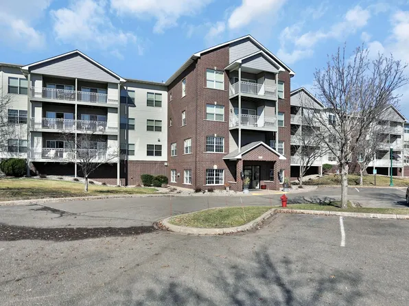 2231 Penn Pl APT 120, North Saint Paul, MN 55109