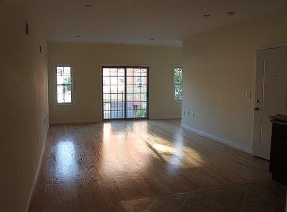 2nd image of 39 Wright Ave #1