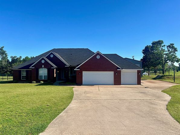 875 Hickory Dr