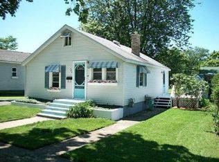 306 Sherwood Ave, Three Oaks, MI 49128