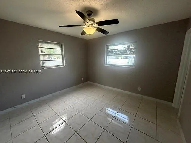 2571 NW 5th St — Photo 8