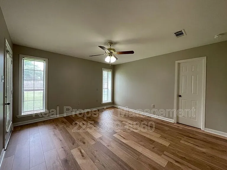 2422 Riverside Dr — Photo 11