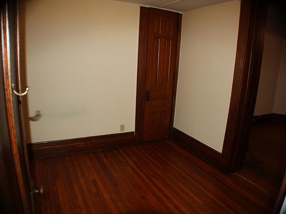 3rd image of 713 N Wheeling Ave APT 1
