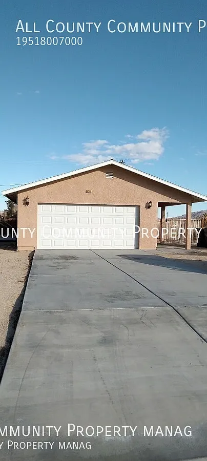 2 Bedroom 2 Bathroom Single Family Home — Photo 2