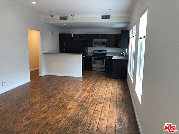 3rd image of 629 N Poinsettia Pl