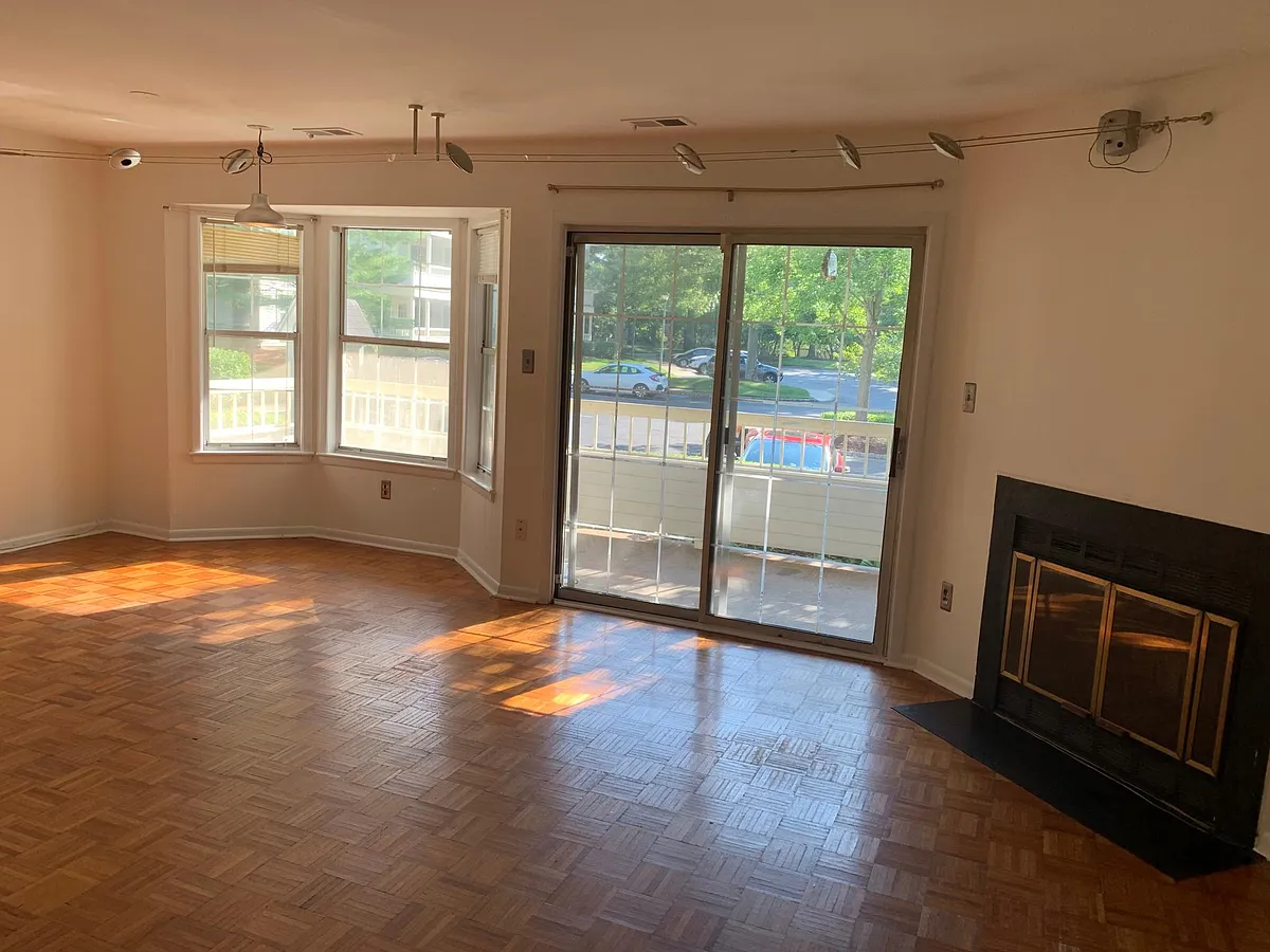 Building Photo - 119 Commonwealth Ct #4