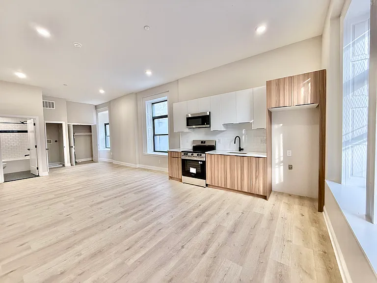 1032 N 48th St #D-1A — Photo 7