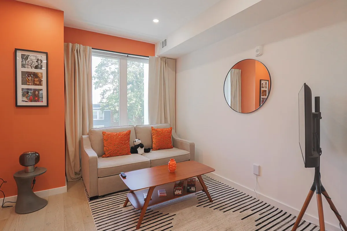 Unit Photo - 1806 Saint NE #2
