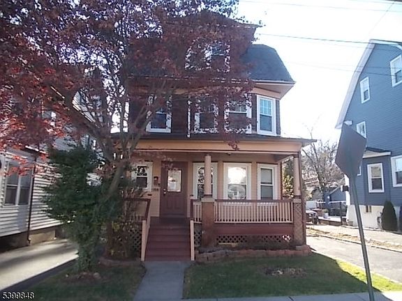 4th image of 104 Riggs Pl