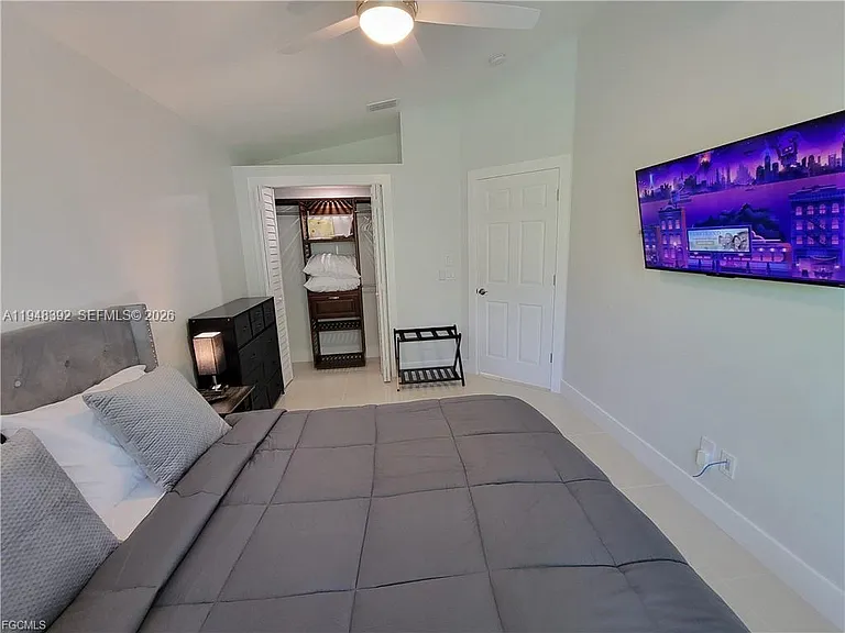237 SW 47th St — Photo 33