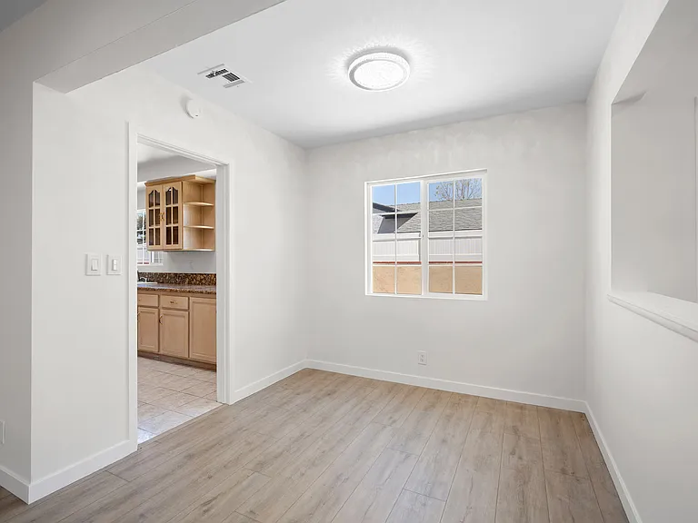 6607 Riverton Ave — Photo 8
