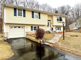 20 West Dr, Gales Ferry, CT 06335