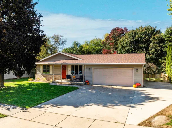 656 Hilltop Ln, Ripon, WI 54971