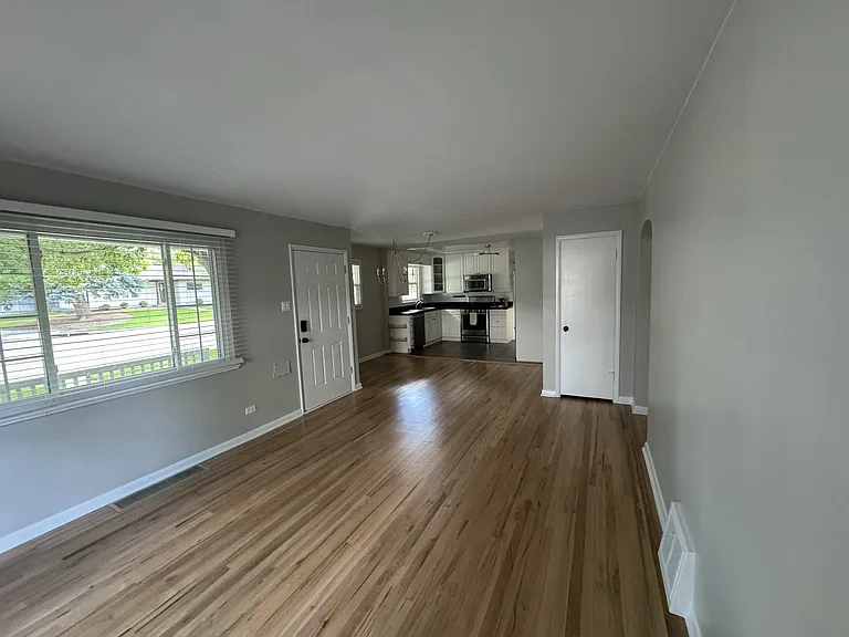 Living Room / Kitchen