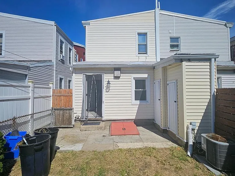 4637 Melrose St — Photo 26