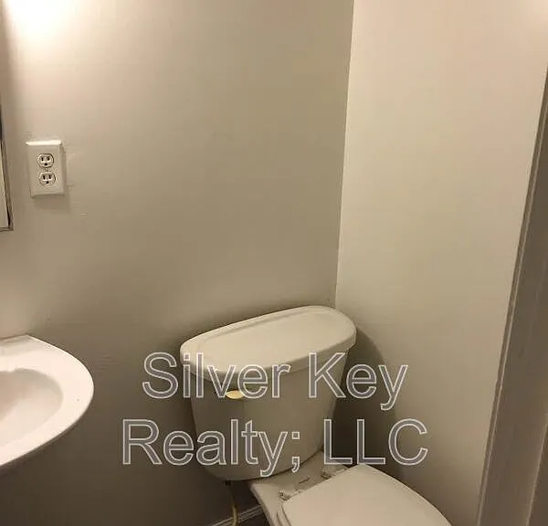 107 Forrest Ave #7 — Photo 9