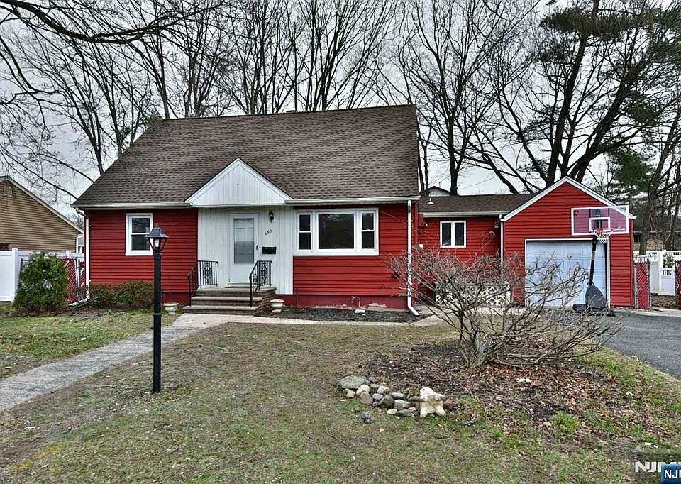 1st image of 685 Mabie St