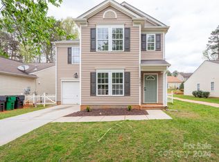 10404 Hugue Way, Charlotte, NC 28214
