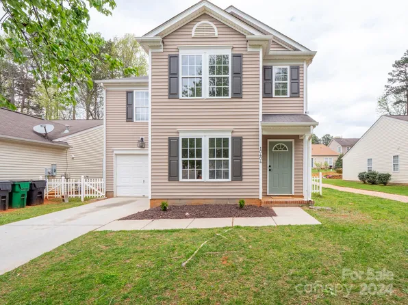 10404 Hugue Way, Charlotte, NC 28214