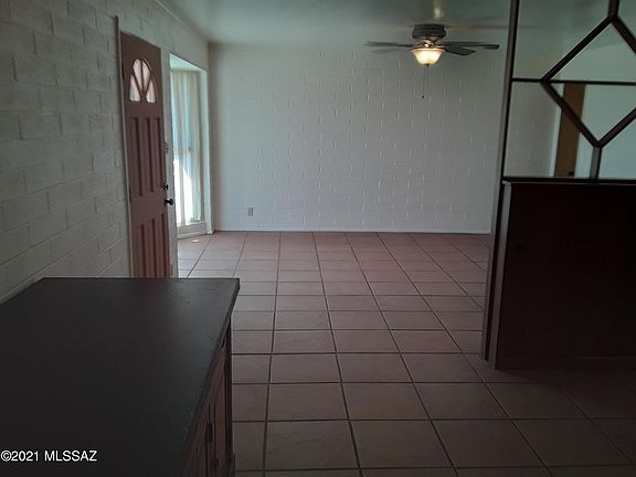 5th image of 1931 W Camelot Pl