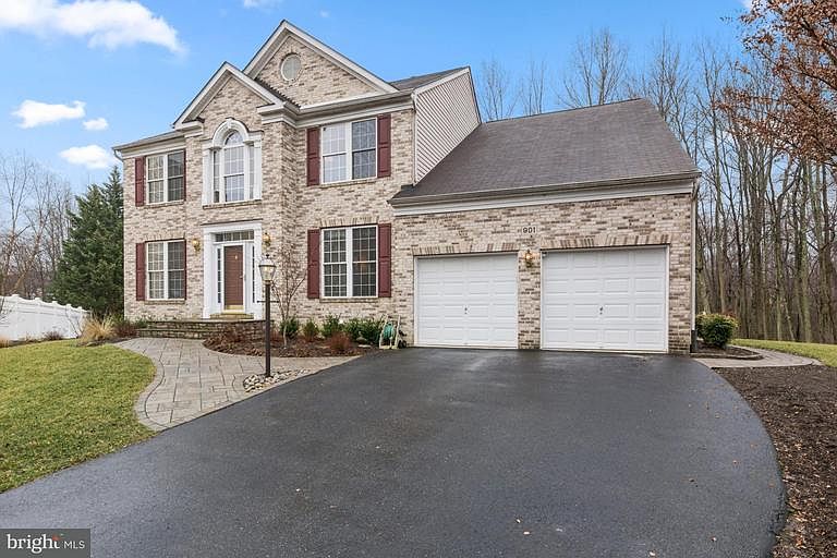 1st image of 901 Crofton Valley Ct