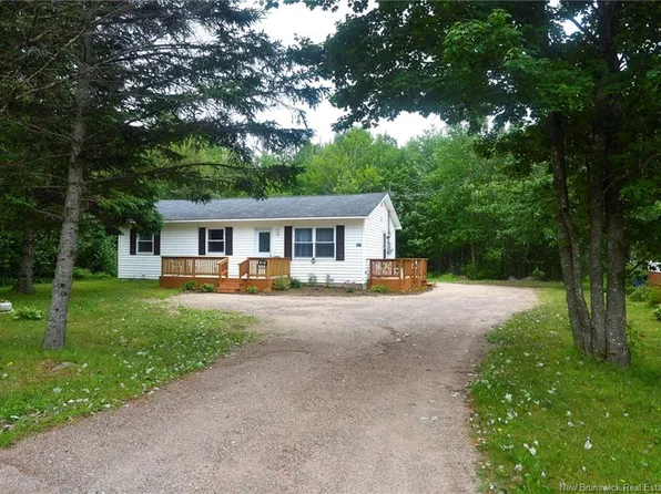 82 Old Harvey Rd, McAdam, NB E6J 1B8