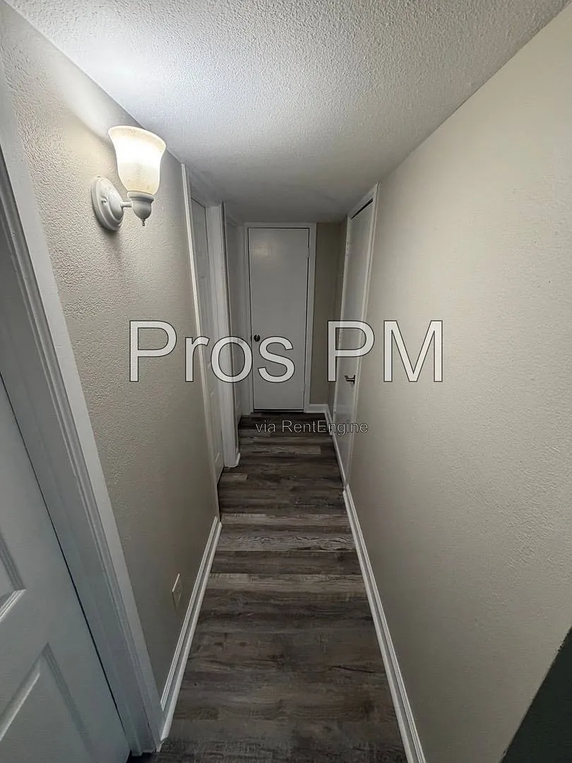 3 bed, 2.0 bath, 1446 sqft, $2,299 — Photo 3