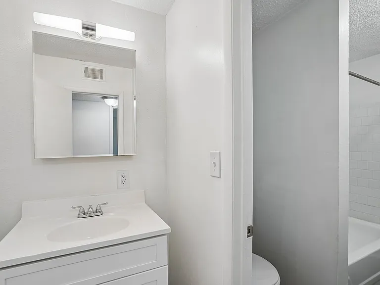 Lewis on Cascade Apartments — Photo 17