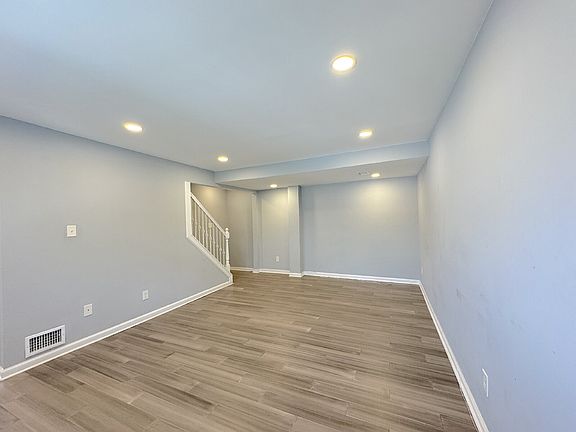 4th image of 9819 Hagel Cir