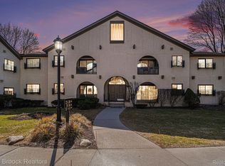 42160 Woodward Ave UNIT 25, Bloomfield Hills, MI
