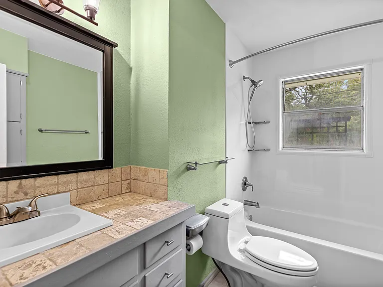 326 S Barbara St — Photo 10