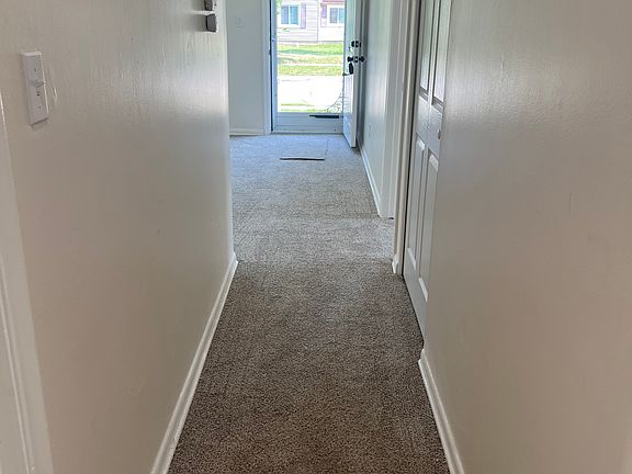 4th image of 14018 Hendricks Ave