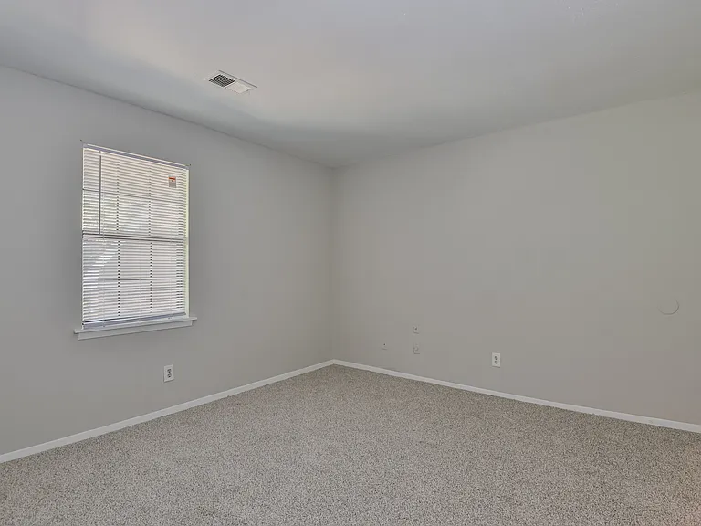 Hunters Run Apartments — Photo 34
