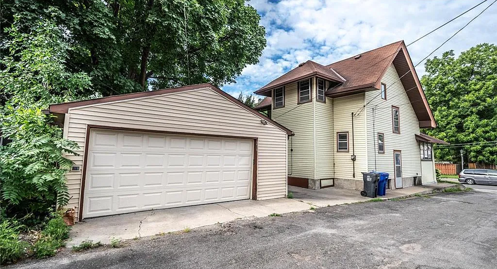 5 bed, 2413 sqft, $3,125 — Photo 2